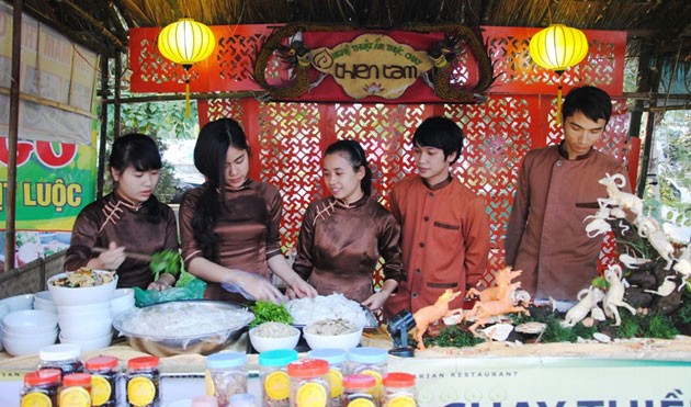Thua Thien-Hue: coup d’envoi du festival culturel, sportif et touristique - ảnh 1