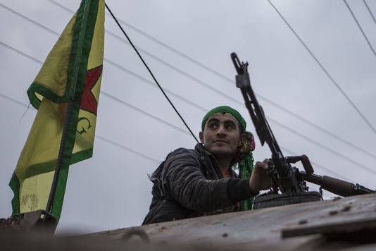 Les Kurdes irakiens reprennent le contrôle à Kobané à l'EI - ảnh 1