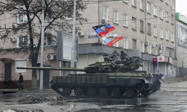 Ukraine: 30 morts dans l'Est, Paris et Berlin appellent au cessez-le-feu - ảnh 1