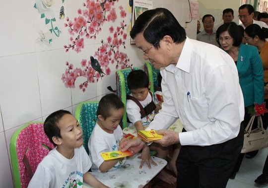 Le président Truong Tân Sang formule des voeux du Têt aux habitants de Cu Chi - ảnh 1