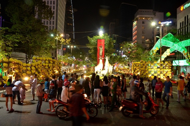 La nouvelle année de la Chèvre accueillie avec joie partout au Vietnam - ảnh 3