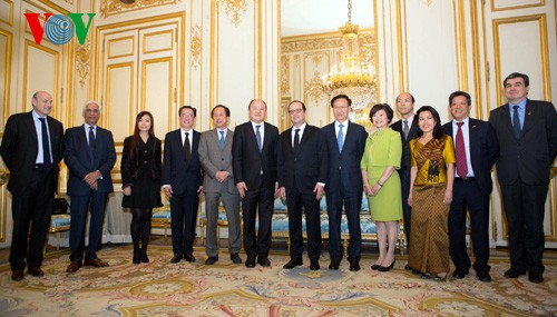 Le président français souhaite aux Asiatiques un joyeux Nouvel an lunaire - ảnh 1