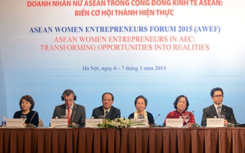 Forum des femmes d’affaires de l’ASEAN 2015 - ảnh 1