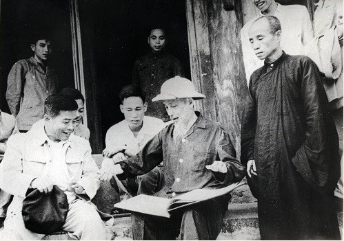 50e anniversaire de la visite du président Ho Chi Minh à Con Son - ảnh 1