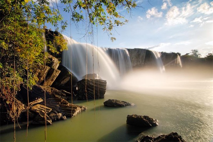 La cascade de Dray Nur : symbole de la beauté  du Tay Nguyen - ảnh 1