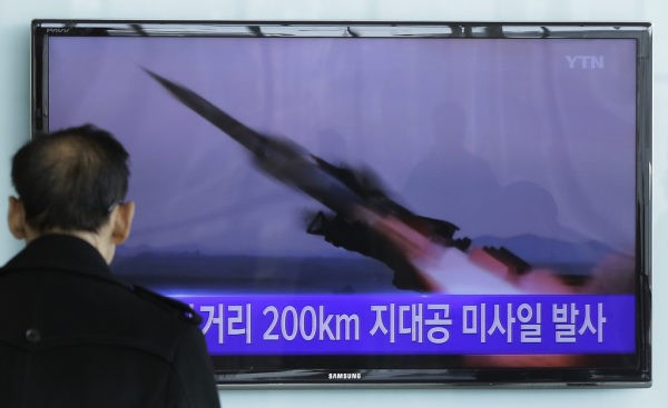 Tirs de missiles nord-coréens, avant la visite d’un officiel américain à Séoul  - ảnh 1
