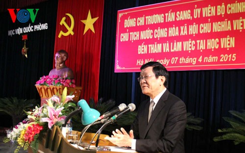 Le président Truong Tan Sang à l’académie de Défense - ảnh 1