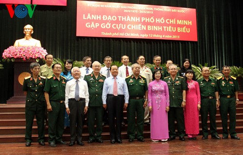 Ho Chi Minh-ville : rencontre de vétérans à l’occasion des 40 ans de la réunification - ảnh 1