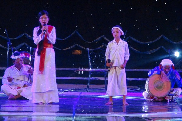 Festival du chant folklorique vietnamien 2015 - région du Centre méridional - ảnh 1