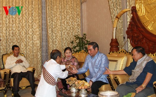 Lê Hông Anh termine sa visite officielle au Laos - ảnh 1