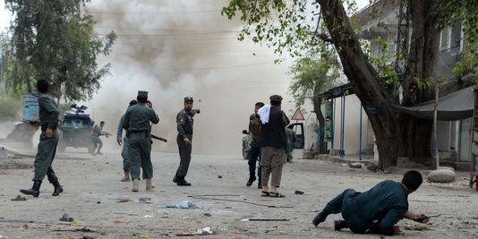 Afghanistan: 33 morts dans un attentat-suicide, l'EI désigné - ảnh 1