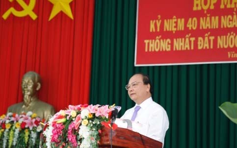 Nguyen Xuan Phuc travaille avec le comité du Parti pour la province de Vinh Long - ảnh 1