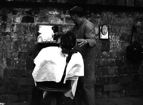 Les coiffeurs de rue au Vietnam - ảnh 5