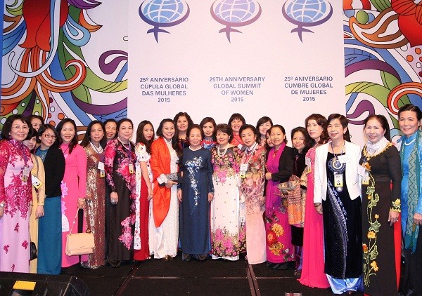 Clôture du 25ème Sommet mondial des femmes - ảnh 1