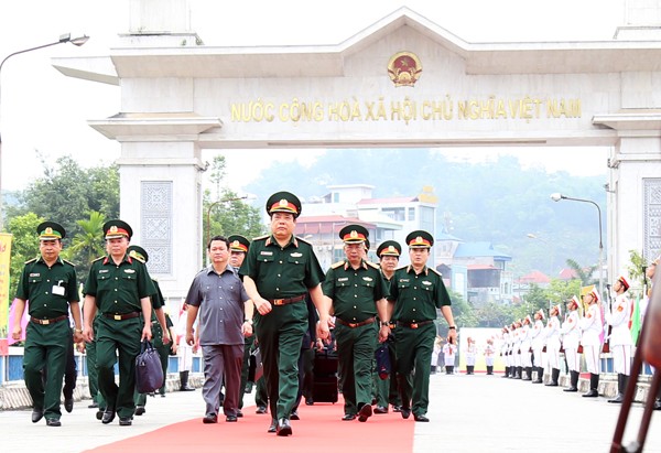 Succès du 2ème échange amical de la défense frontalière Vietnam-Chine - ảnh 1