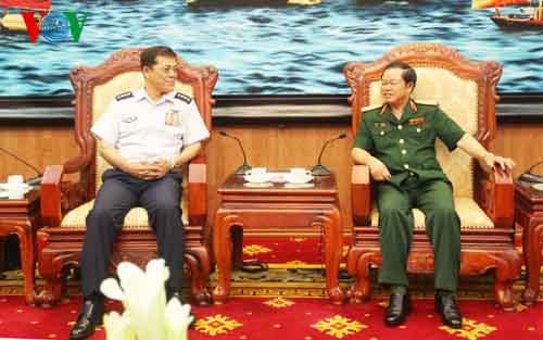  Renforcer la coopération entre les forces de l’air Vietnam-Japon - ảnh 1