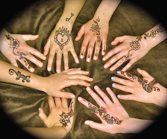 Tatouage au henné - un art transfrontalier qui vous embellit de manière très différente - ảnh 1