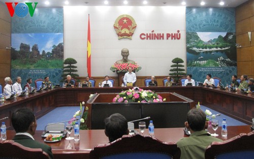 Vu Van Ninh rencontre les personnes méritantes de Kon Tum - ảnh 1
