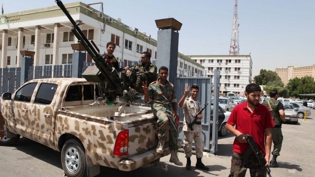 Libye : dix Tunisiens enlevés au consulat de Tripoli par des miliciens - ảnh 1
