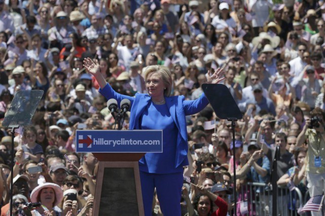 Hillary Clinton lance officiellement sa campagne de présidentielle - ảnh 1