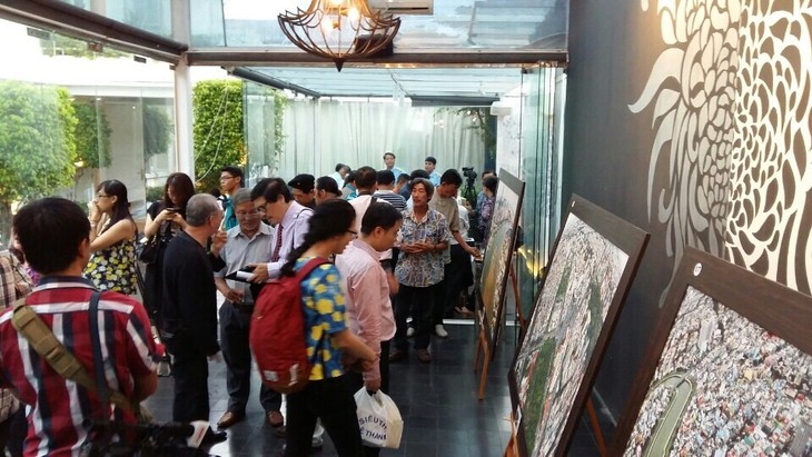 Exposition de photos à Ho Chi Minh-ville en faveur des élèves pauvres - ảnh 1