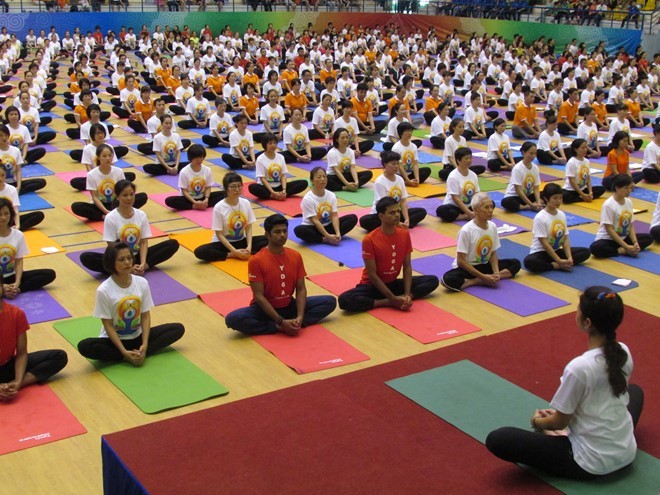 L’ONU célèbre la première Journée internationale du yoga - ảnh 1