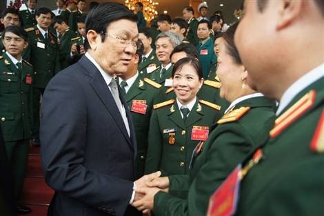 Truong Tan Sang rencontre des militaires exemplaires - ảnh 1