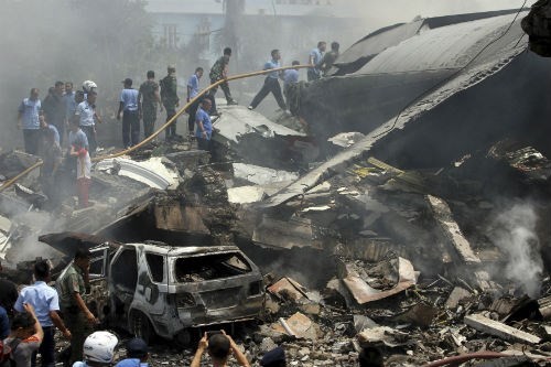 Indonésie: Plus de 141 morts dans le crash d’un avion militaire  - ảnh 1