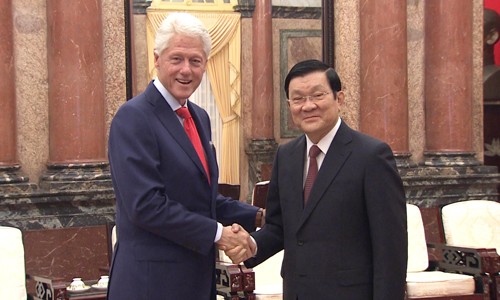 Les dirigeants vietnamiens reçoivent l’ancien président américain Bill Clinton - ảnh 2