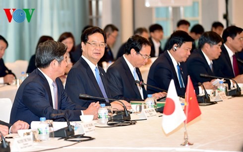 Le Premier ministre Nguyen Tan Dung dialogue avec les entrepreneurs japonais - ảnh 1