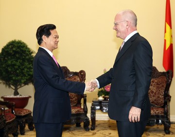 Nguyen Tan Dung reçoit les ambassadeurs de l’Union européenne et de la Hongrie - ảnh 1