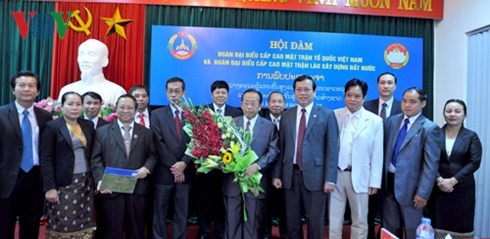Vietnam-Laos : échange entre le FPV et le FENL  - ảnh 1