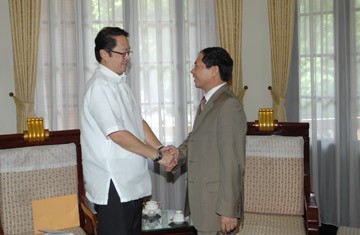 Le président philipin invite son homologue vietnamien aux activités de l’APEC - ảnh 1