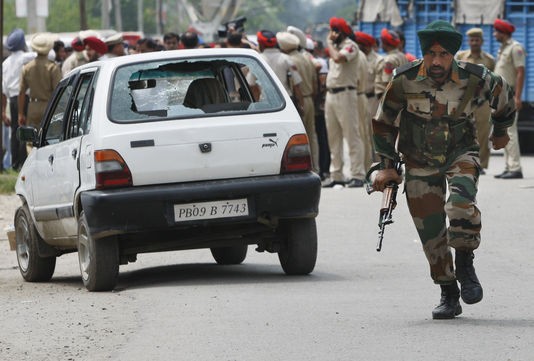 Un assaut terroriste de 12 heures à la frontière entre l’Inde et le Pakistan - ảnh 1