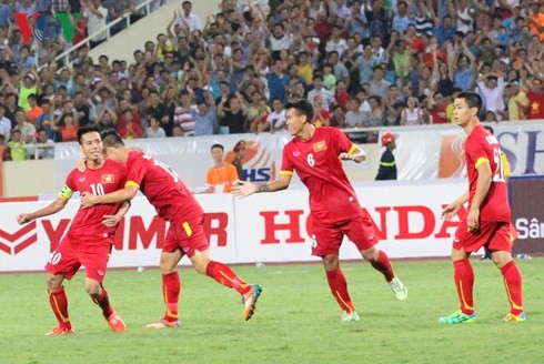 Football: la sélection vietnamienne battue 1-8 par le club Manchester City - ảnh 2