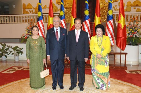 La Malaisie et Singapour, deux partenaires importants du Vietnam - ảnh 1