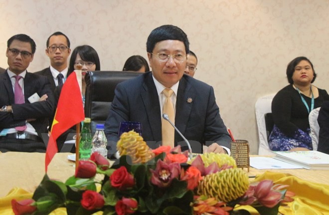 Le Vietnam participe activement aux conférences de l'ASEAN - ảnh 1