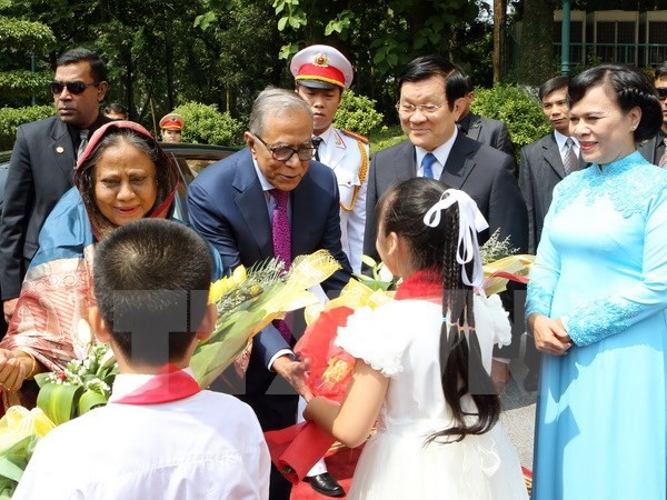 Le président bangladeshi termine sa visite d’Etat au Vietnam - ảnh 1