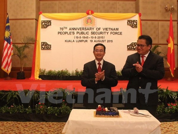 Le 70ème anniversaire de la police populaire vietnamienne célébré à l’étranger - ảnh 1