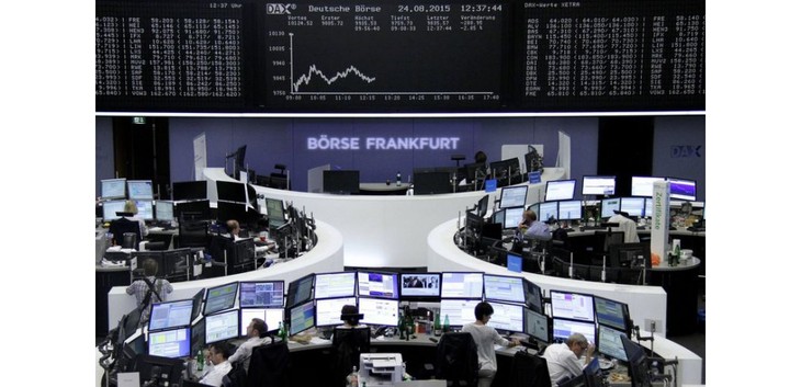 Les Bourses européennes plongent après la déroute en Asie - ảnh 1