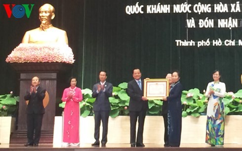 Ho Chi Minh-ville reçoit l’Ordre Ho Chi Minh - ảnh 1