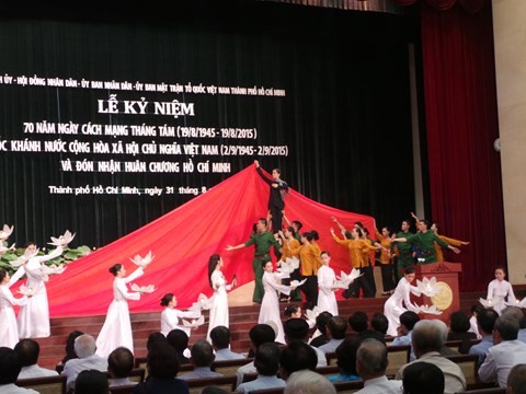 Le 70ème anniversaire de la fête nationale célébré avec faste - ảnh 2