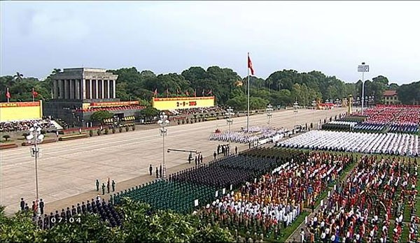 Meeting, parade militaire et défilé en l’honneur de la Fête nationale vietnamienne - ảnh 2