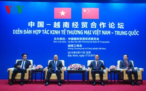 Nguyen Xuan Phuc au forum de coopération économique et commercial Vietnam-Chine - ảnh 1