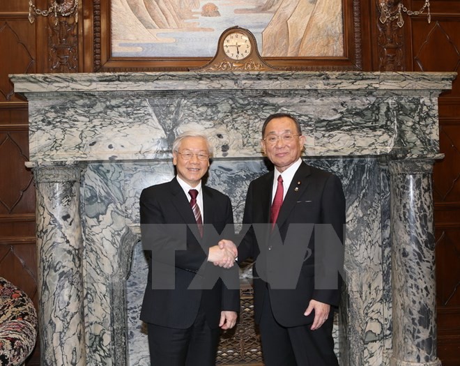 Nguyen Phu Trong rencontre le président de la Chambre des conseillers du Japon - ảnh 1