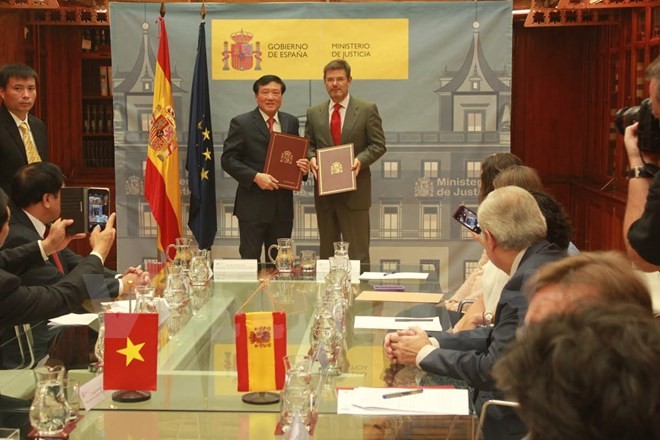 Le Vietnam et l’Espagne signent un accord d’assistance judiciaire en matière pénale - ảnh 1