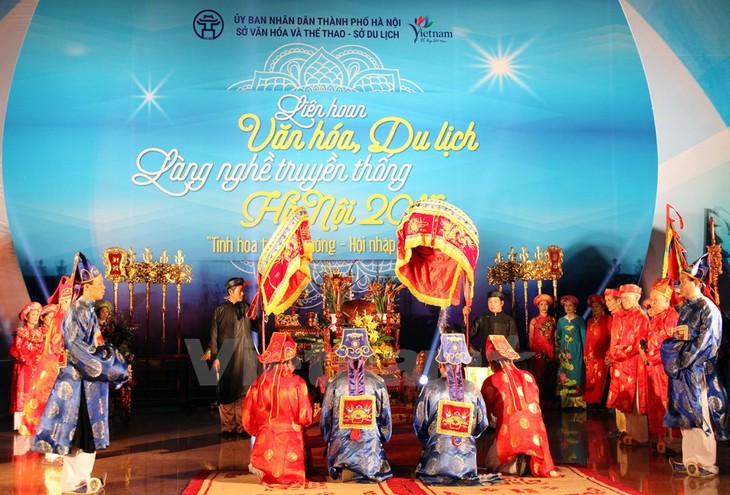 Ouverture du Festival culturel, touristique et artisanal de Hanoi 2015 - ảnh 1