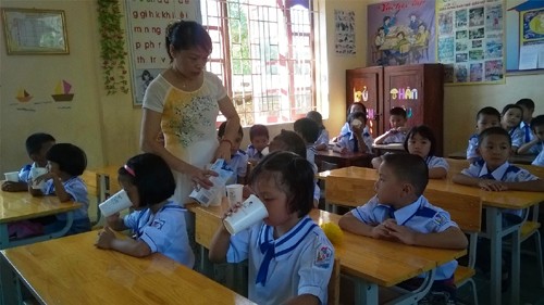 « Du lait aux élèves - pour la taille des Vietnamiens » - ảnh 1