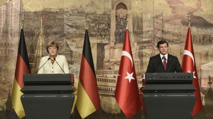 Discussions Merkel-Davutoglu à Istanbul sur la crise migratoire - ảnh 1