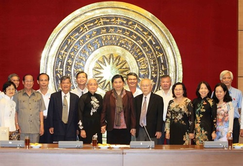 Tong Thi Phong rencontre d’anciens députés de la province de Dong Nai   - ảnh 1